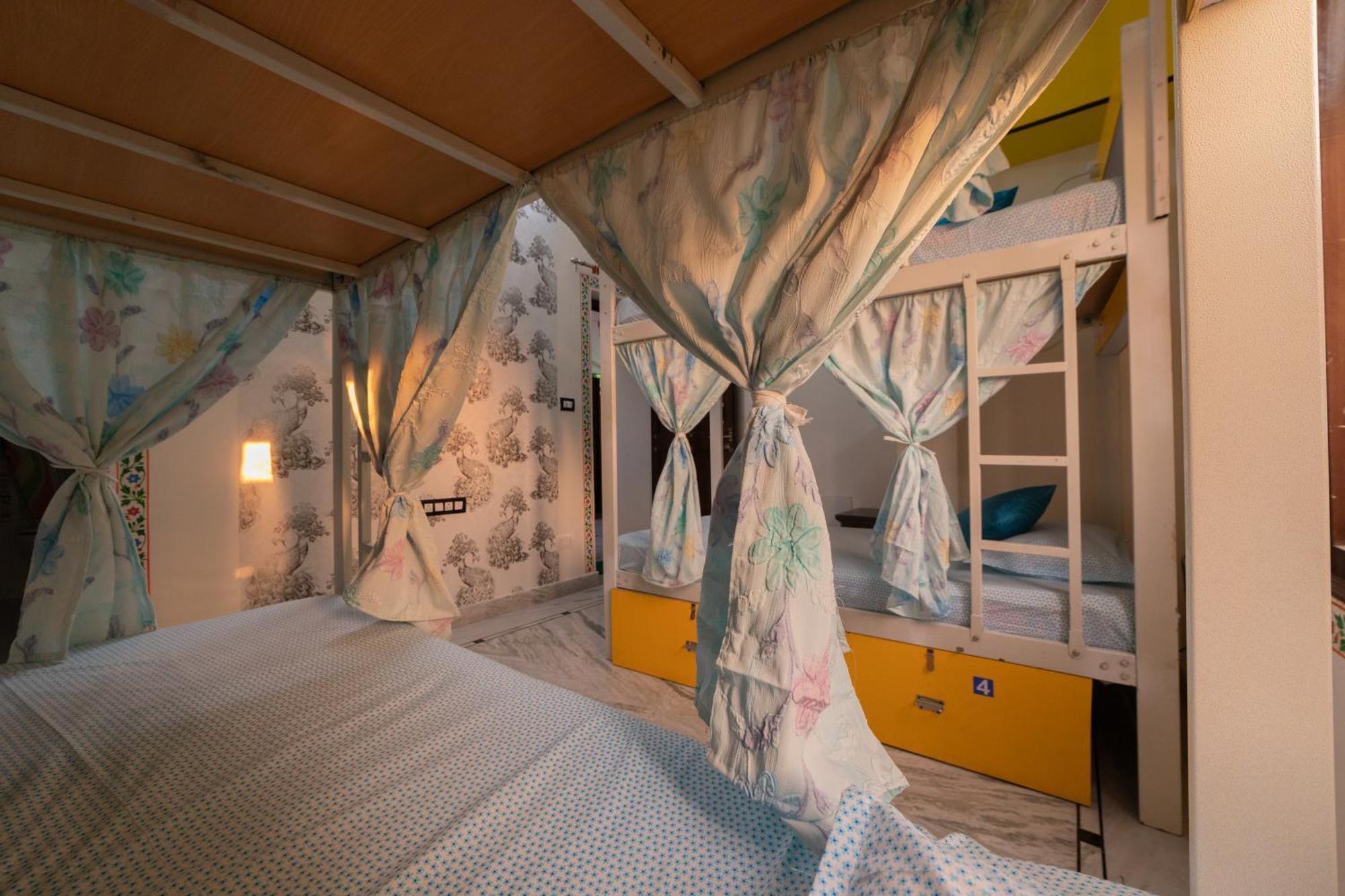 Hostel Whereabout *